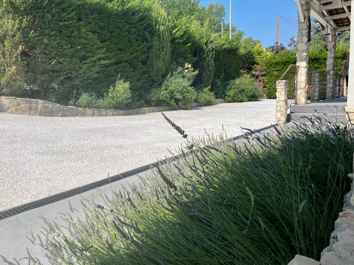 Céreste Villa Camille מראה חיצוני תמונה